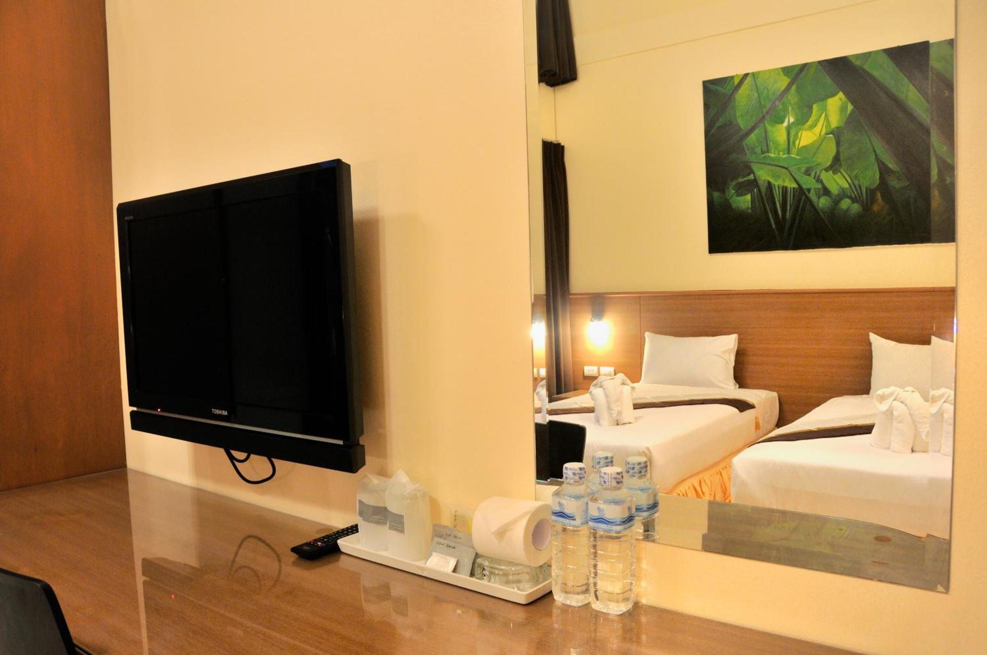 เดอะ เวฟ โฮเต็ล ป่าตอง Hotel Phuket ภายนอก รูปภาพ